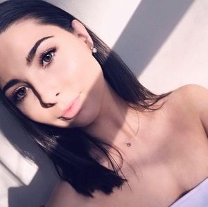 Meet your Posher, Holly